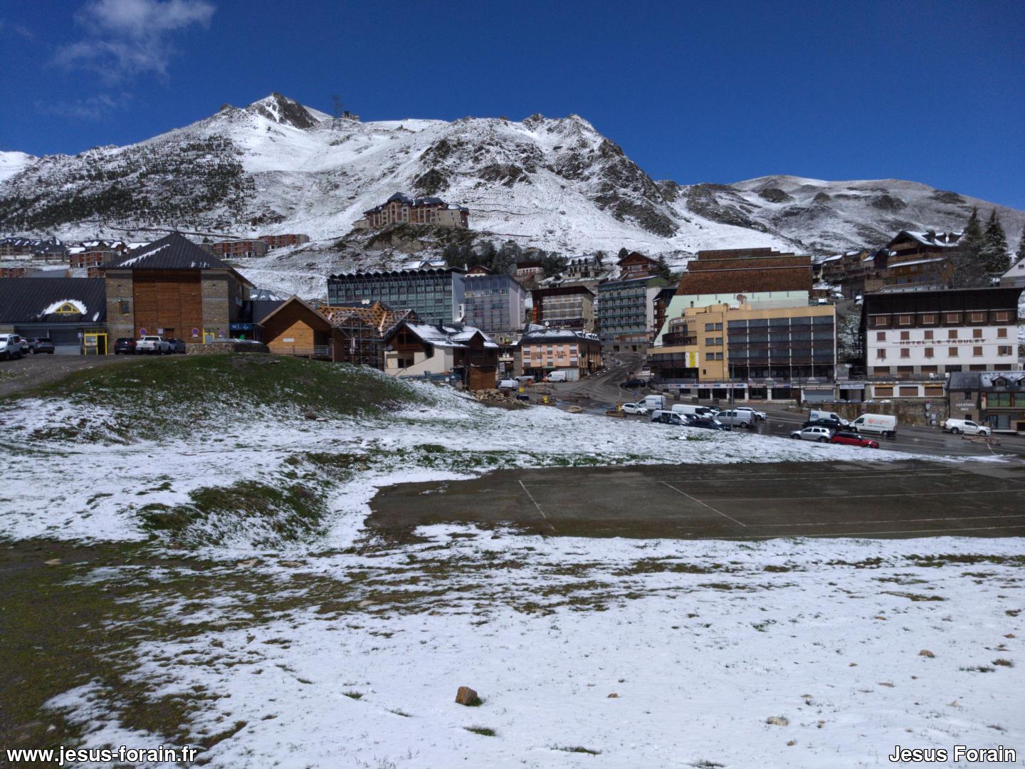 La Mongie désertée, il y règne une ambiance de fin du monde